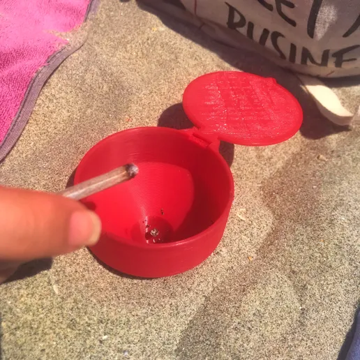 Cendrier de plage rouge